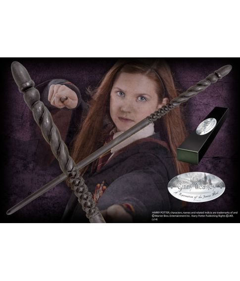 Ginny Weasleys tryllestav i æske med navneskilt. Character Wand.