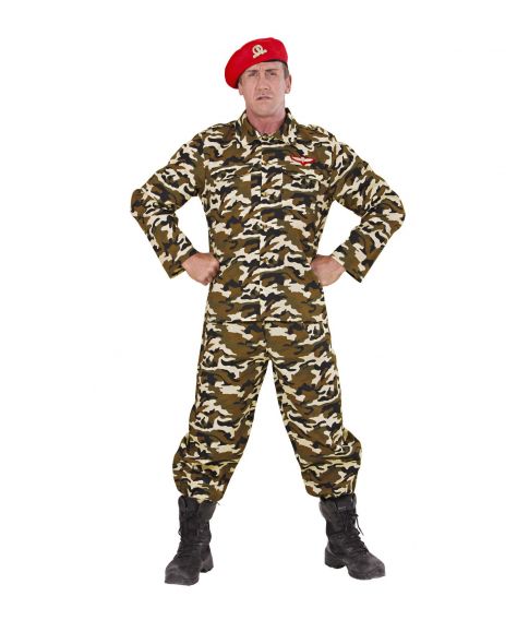 Militær uniform med camouflage print og rød hat