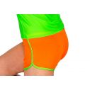 Neonorange hotpants med grønt bånd.