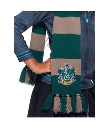 Slytherin halstørklæde i strik med emblem til f.eks Draco Malfoy.