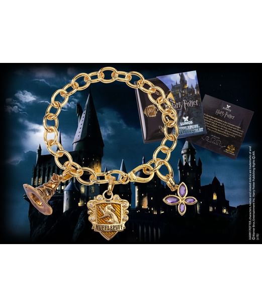 Flot guldbelagt Hufflepuff armbånd med 3 vedhæng.