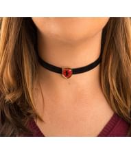 Sort choker med Gryffindor våbenskjold i flot gaveæske.