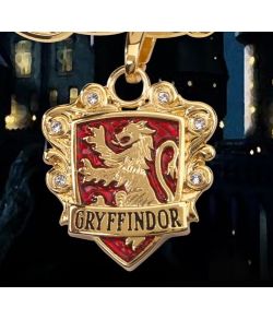 Flot guldbelagt Gryffindor armbånd med vedhæng. 