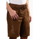 Lederhosen med bælte.