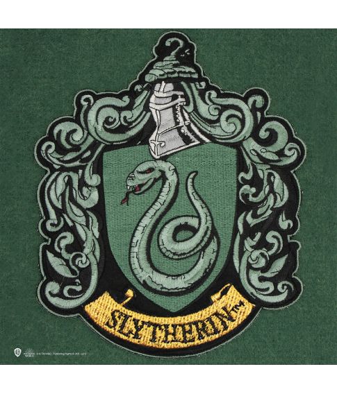 Slytherin vægbanner med broderet våbenskjold.